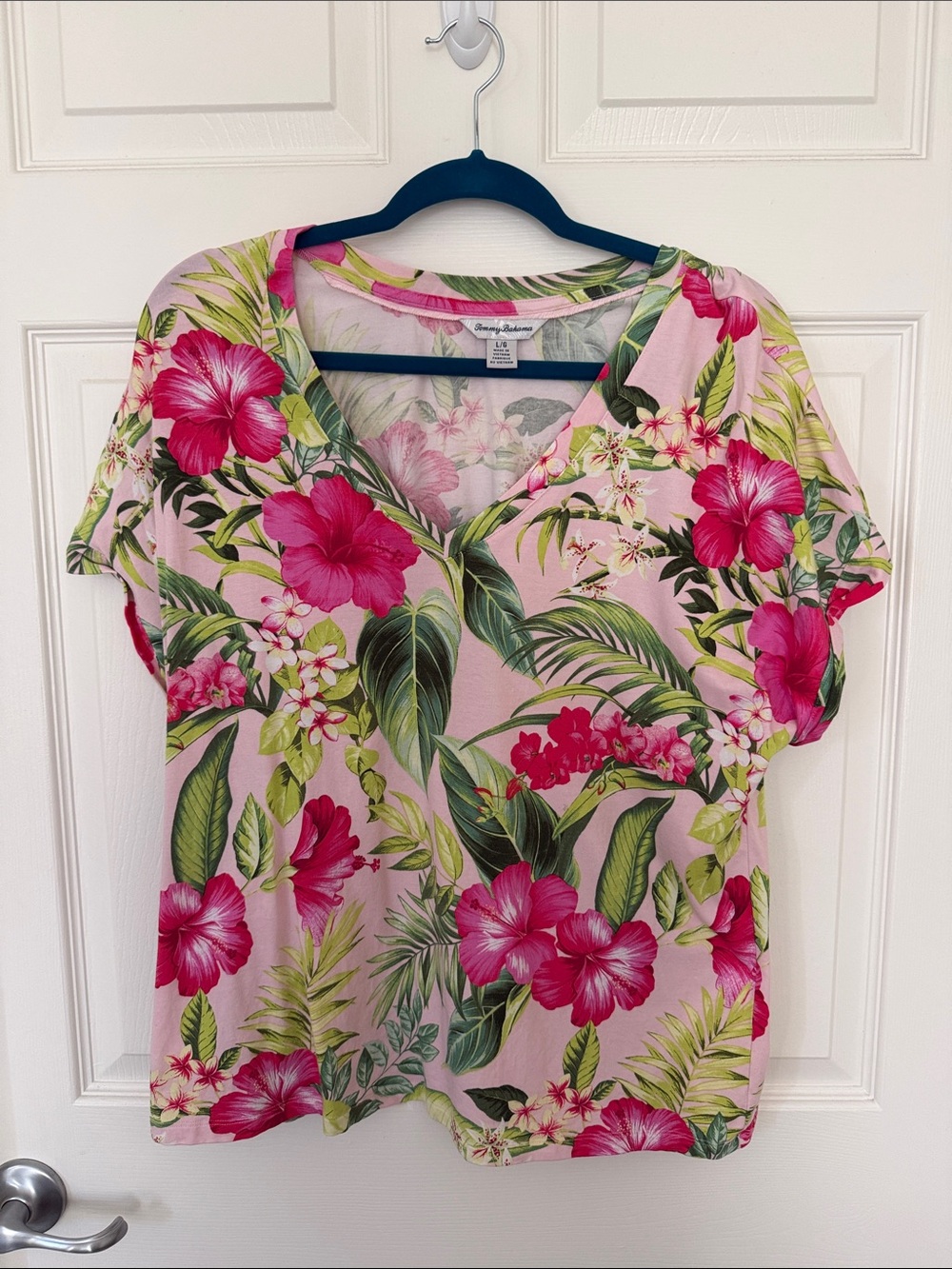 Tommy Bahama Pink Floral V-Neck Hawaiian-style Short Sleeve Tee